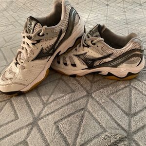 Women’s Mizuno Wave Rally Shoes. Size 6.5